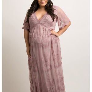 Lace maternity dress